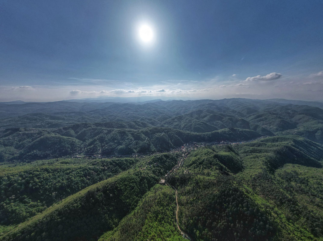 Pogled od izvorišne zone nizvodno, sa centrom Srebrenice